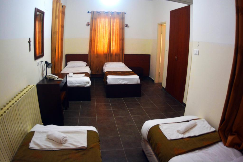 เซนต์โธมัสโฮม Bed & Breakfast เยรูซาเลม ภายนอก รูปภาพ